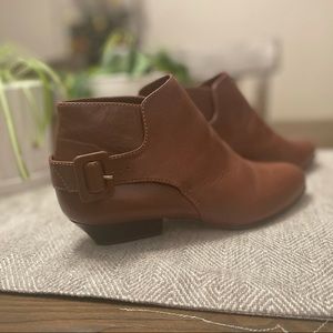 Gloria Vanderbilt Brown Leather Bootie
